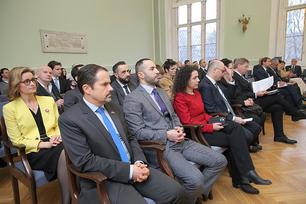 Turcijas Republikas vēstniecības rīkota konference Latvijas Universitātē.