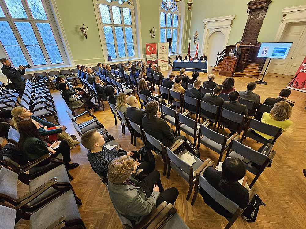 Turcijas Republikas vēstniecības rīkota konference Latvijas Universitātē.