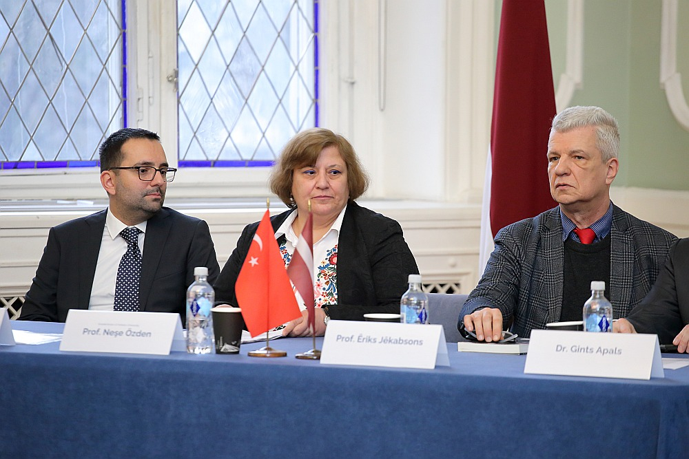 Turcijas Republikas vēstniecības rīkota konference Latvijas Universitātē.