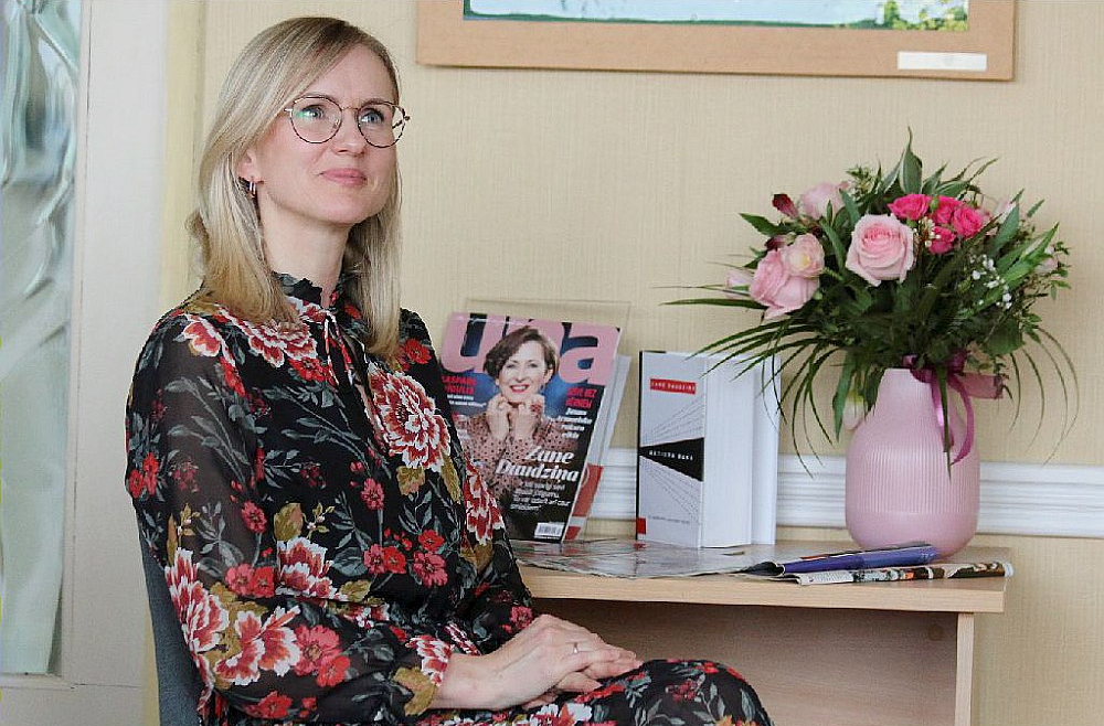 Edvarta Virzas Iecavas bibliotēkas vadītāja Aiva Avota-Zalstere.
