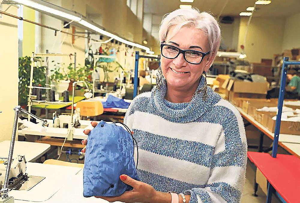 "Dior" šūpuļkrēslu paraugus izstrādājusi "Nemo" Gulbenes filiāles vadītāja Inese Sliņķe.