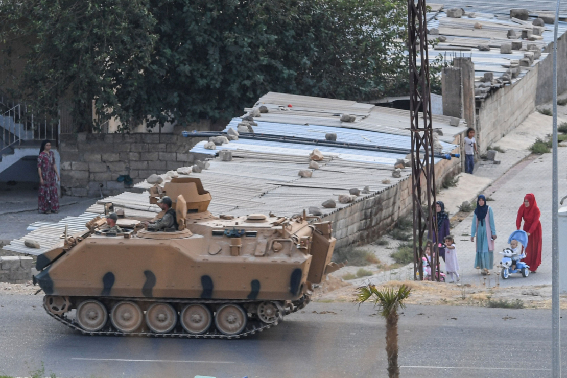 Turcijas armijas militārā tehnika, miermīlīgie iedzīvotāji Sīrijā. 