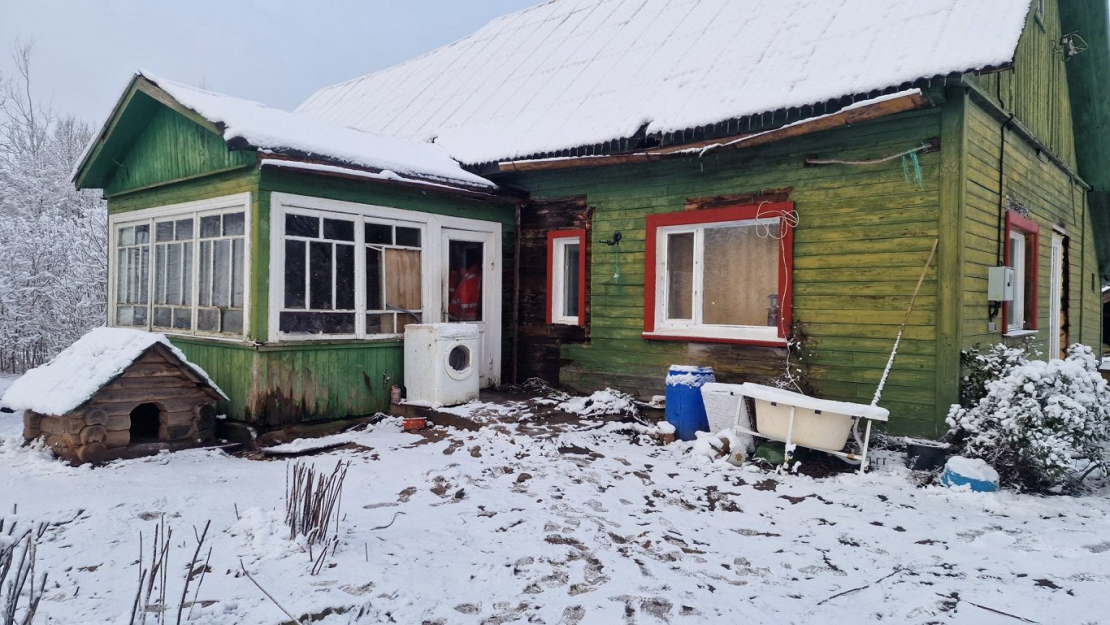 Mediji vēsta, ka zēna pazušanas dienā viņa māte un vecmamma, kam bija bērns jāpieskata, iespējams, bija alkohola reibumā.