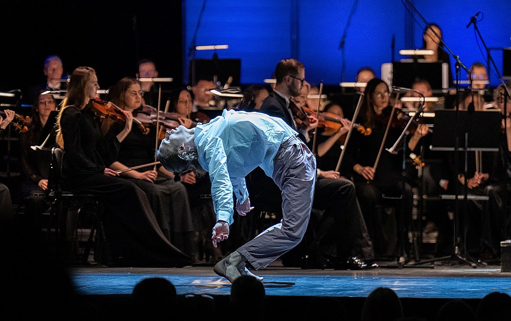 Maskata tango "Augusta zvaigznes" centrālo uzmanību pievērsa Artūra Nīgaļa horeogrāfija un deja.