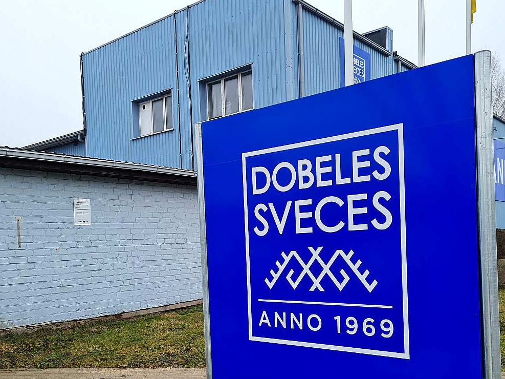 Uzņēmumā saražotās sveces var iegādāties, gan pasūtot uzņēmuma e-veikalā, gan arī klātienē Dobelē nelielajā veikaliņā pie ražotnes.