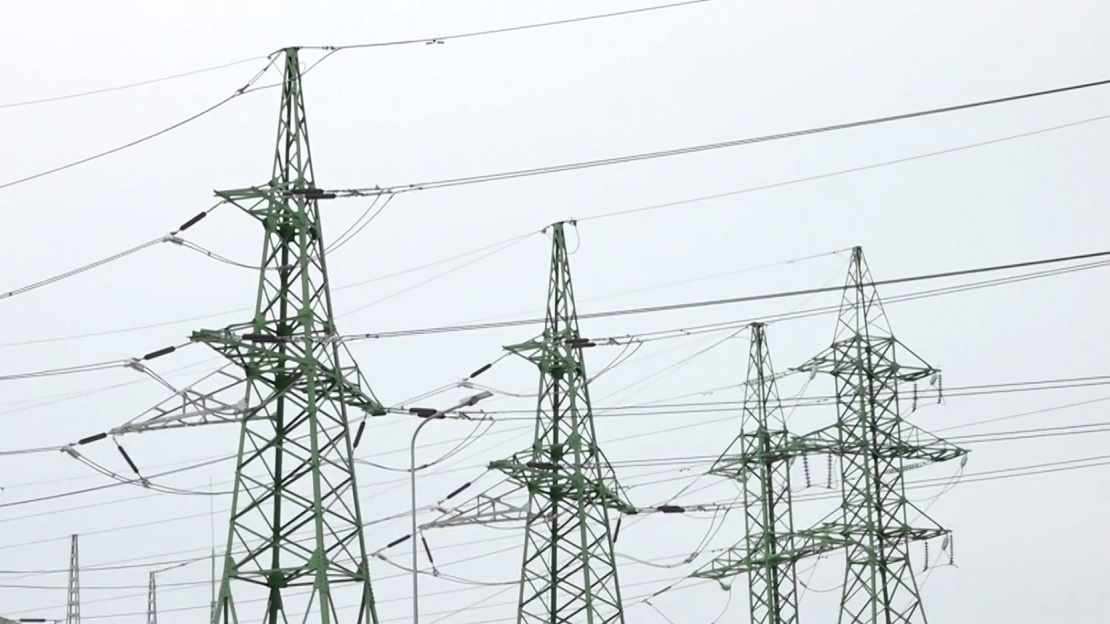 Arī Igaunijā un Lietuvā šajās dienās policija un bruņotie spēki sākuši pastiprināti apsargāt svarīgāko elektroenerģijas infrastruktūru.