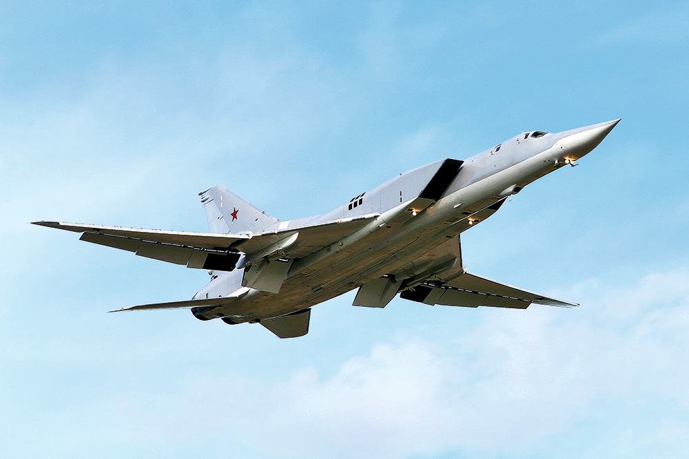 Krievijas Gaisa spēku stratēģiskais bumbvedējs Tu-22 var būt ballistisko raķešu nesējs.