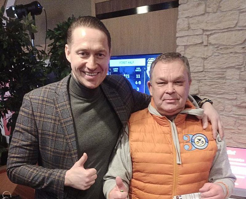 Veco un jauno laiku basketbola haizivis – Andris Vanags (no labās) un Edgars Buļs.
