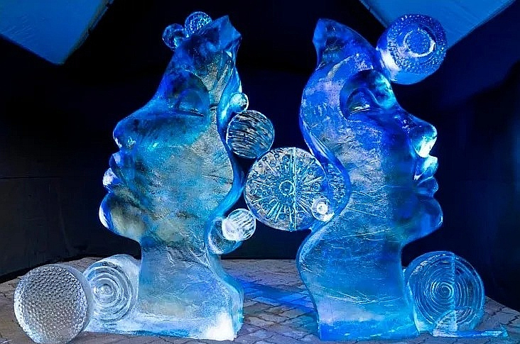 Šogad Jelgavas 26. starptautiskā ledus skulptūru festivāla tēma bija "Visuma stāsts".
