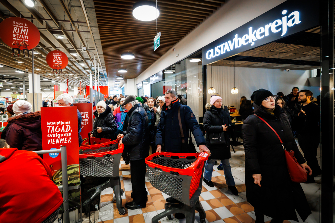 Carnikavas centrā, Atpūtas ielā 1, 2025. gada 20. februārī svinīgi atklāts tirdzniecības centrs (TC) "Mandarīns". Lielveikals, 