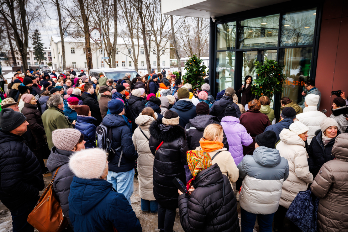 Carnikavas centrā, Atpūtas ielā 1, 2025. gada 20. februārī svinīgi atklāts tirdzniecības centrs (TC) "Mandarīns". Lielveikals, 