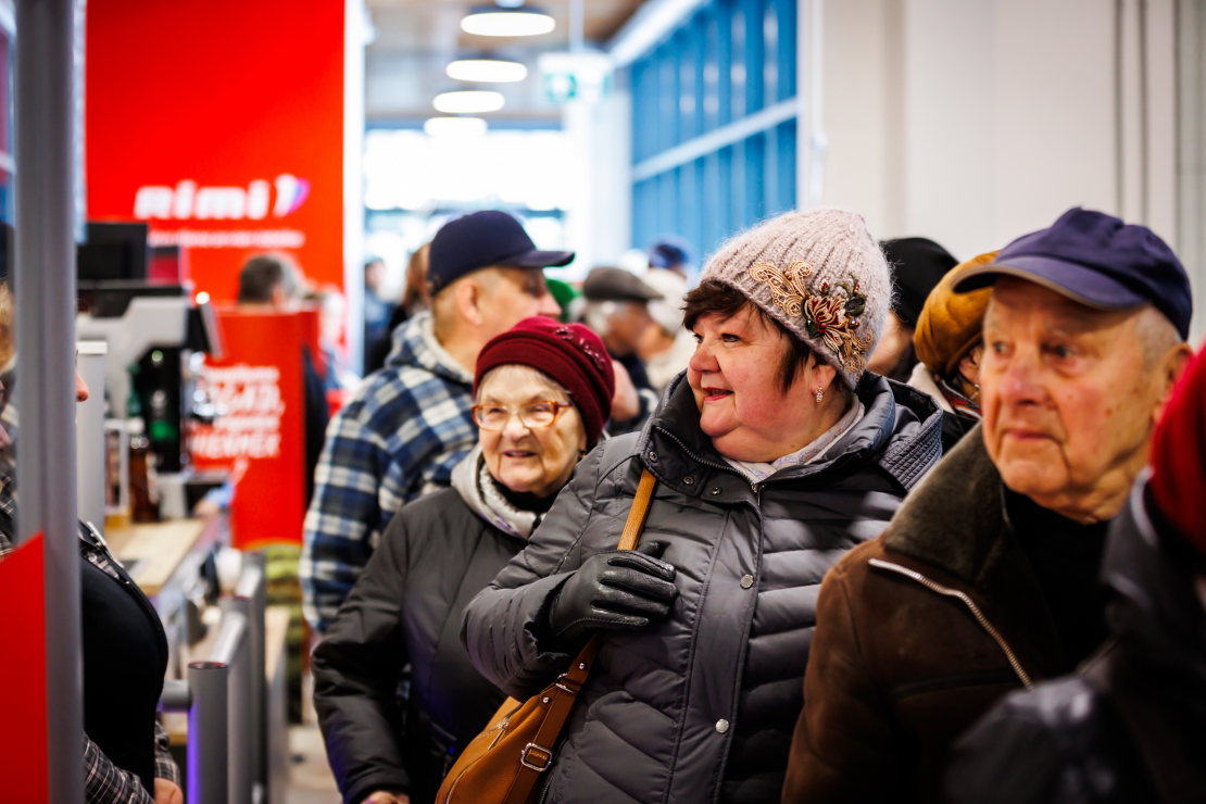 Carnikavas centrā, Atpūtas ielā 1, 2025. gada 20. februārī svinīgi atklāts tirdzniecības centrs (TC) "Mandarīns". Lielveikals, 