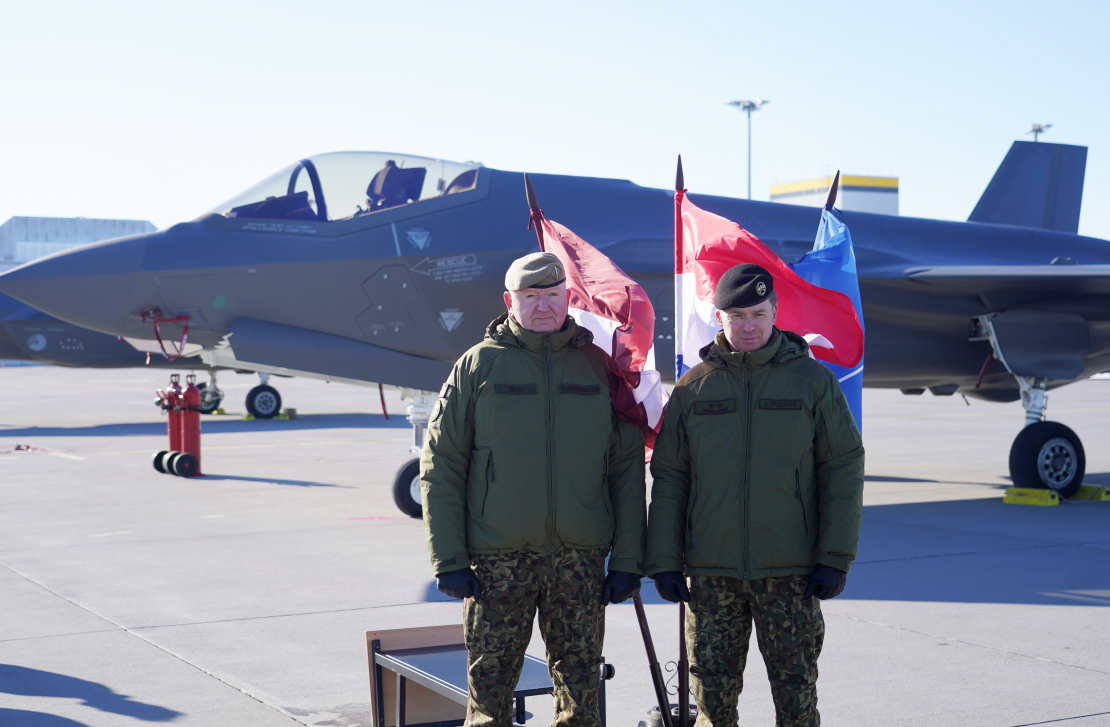 Nacionālo bruņoto spēku militārajā bāzē "Lielvārde" notiek pasākums, kurā, demonstrējot NATO klātbūtni reģionā, ierodas divi Nīderlandes iznīcinātāji "F-35".