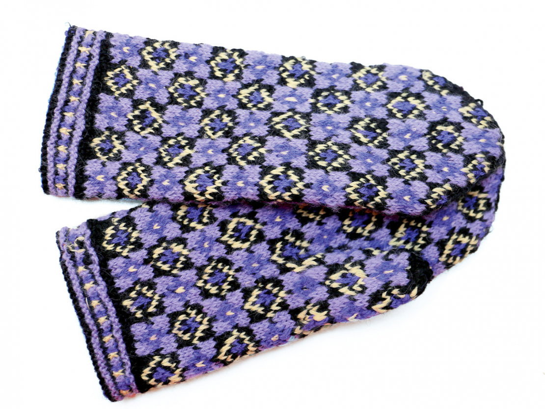 Violetie cimdi.