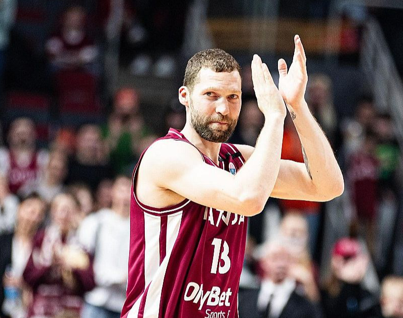 Jānis Strēlnieks Latvijas izlasi pārstāvējis 15 gadus.