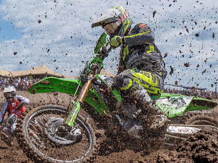 Pauls Jonass pirmajos oficiālajos mačos pie "Kawasaki" moča stūres lieki neriskēja un parādīja stabilu sniegumu, tiekot labāko desmitniekā.