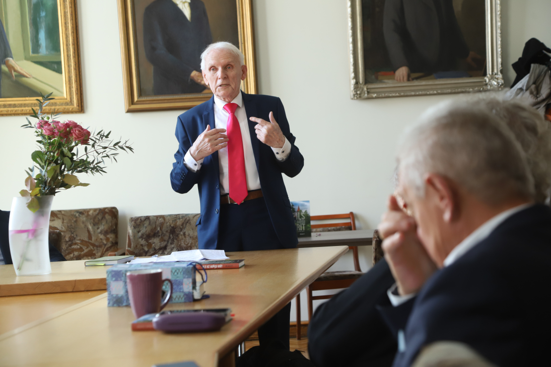 Andris Grīnbergs 85 gadus nosvin ar jaunu grāmatu.