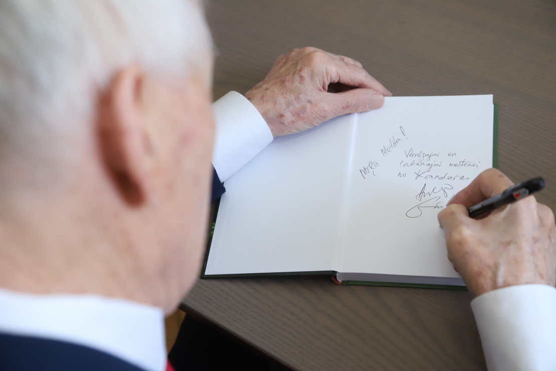 Andris Grīnbergs 85 gadus nosvin ar jaunu grāmatu.