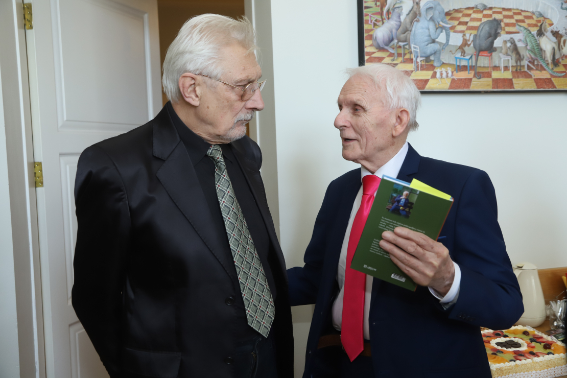 Andris Grīnbergs 85 gadus nosvin ar jaunu grāmatu.