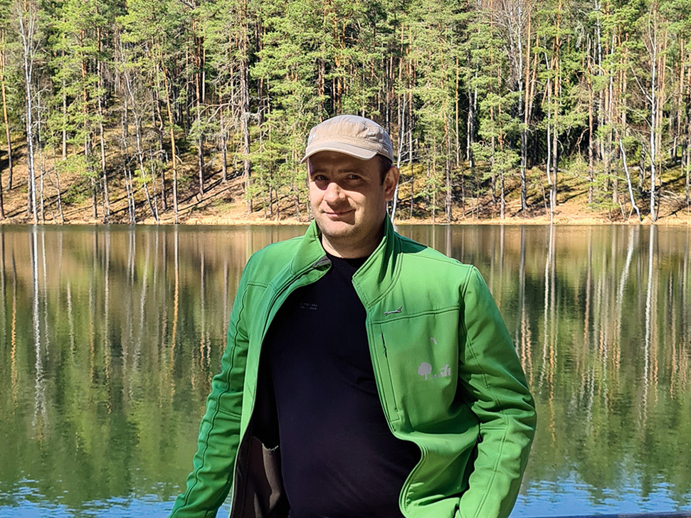 “Man mežs visskaistākais šķiet pavasarī, jo katru dienu var redzēt, kā daba mostas,” teic meža īpašnieks Edgars Leikuss.