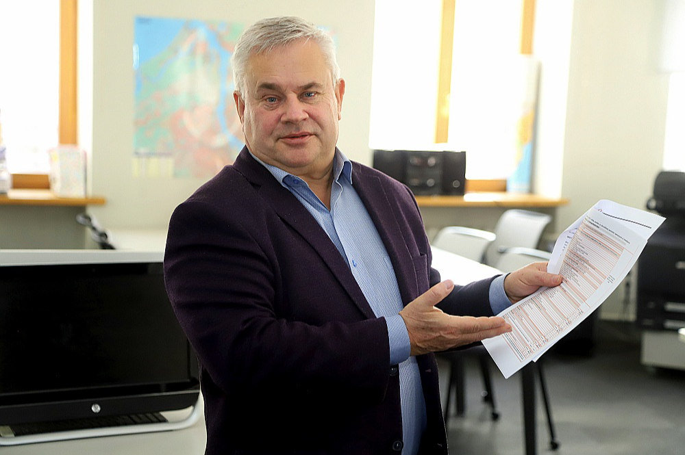 Uzņēmuma "Arco Real Estate" īpašumu vērtēšanas nodaļas vadītājs Māris Laukalējs: "Pēc šī saraksta vērtētājiem tagad jānovērtē arī klimata fiziskie riski, tostarp upju un ezeru iziešana no krastiem, stipru lietusgāžu iespējami izraisītie bojājumi, jūras līmeņa paaugstināšanās un desmitiem citu."