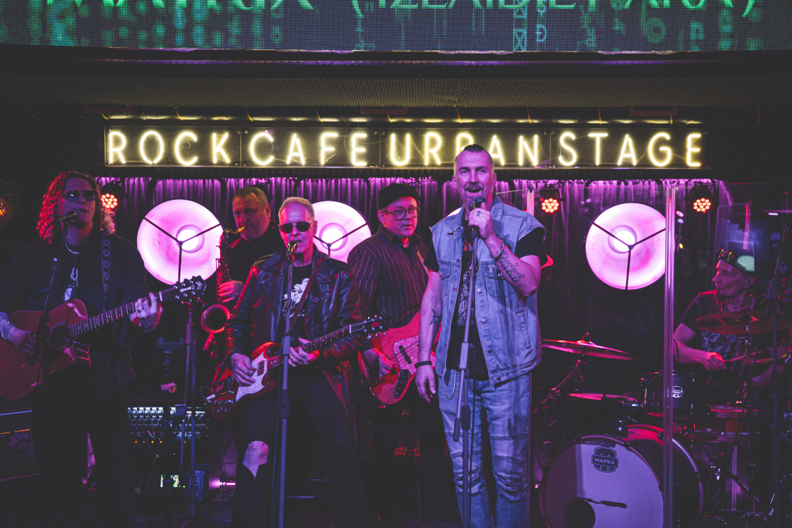 Klubā “St. Black” Rīgā grupa "Līvi" prezentē jaunu dziesmu. 