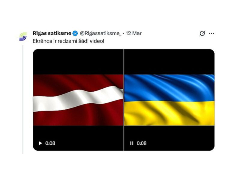 Ukrainas karogu Rīgas sabiedriskajā transportā rāda video monitoros, turklāt kopā ar Latvijas karogu.