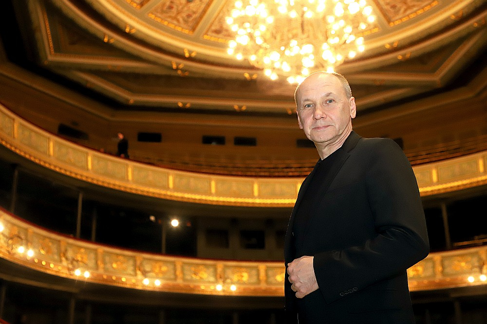 Farhads Stade: "Opera un balets nav finansiāli elitārs žanrs vidēja skatītāja makam! To pierāda arī pilnās skatītāju rindas Rīgas teātrī."