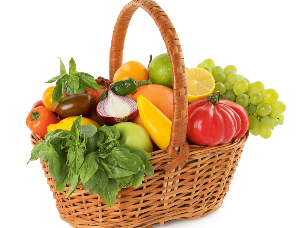 Dārzeņi un augļi, īpaši vietējie, vienmēr ir labs vitamīnu avots.