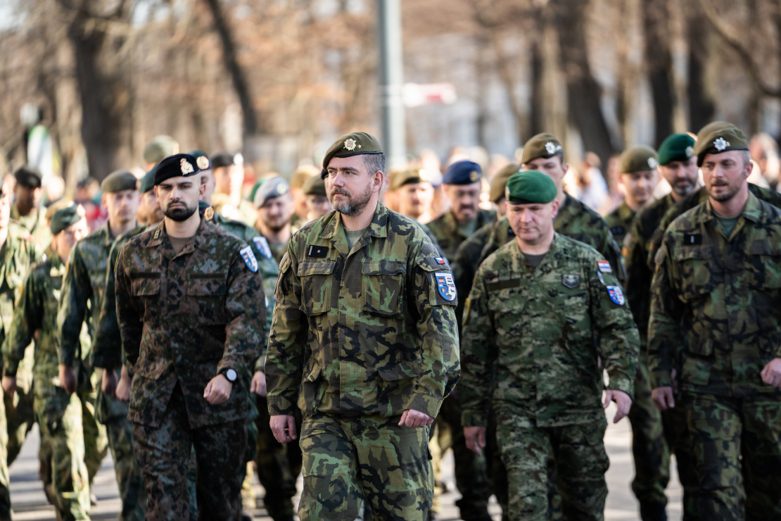 NATO karavīri.