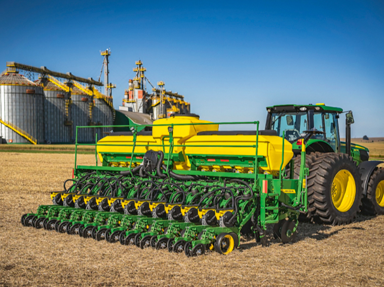 'John Deere PL1200' sējmašīna.