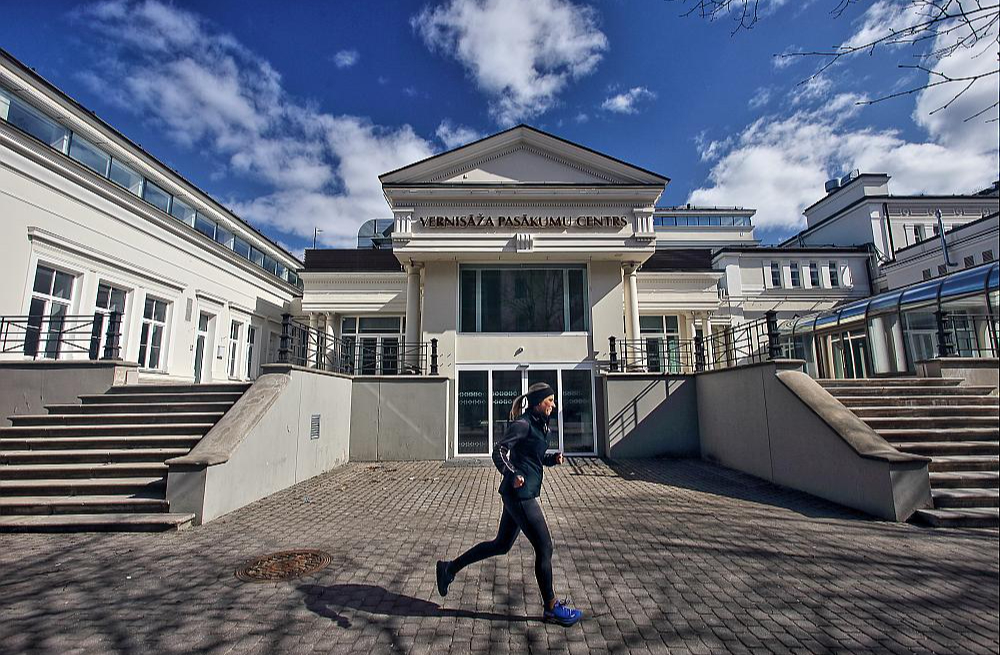 Izklaides centru "Vernisāža" Rīgā, Tērbatas ielā, piedāvā iegādāties par 20 miljoniem eiro.