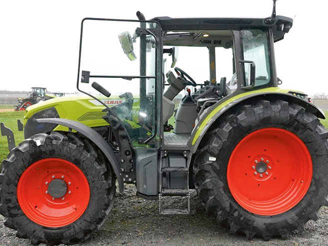 'Claas Axos 3' traktors.