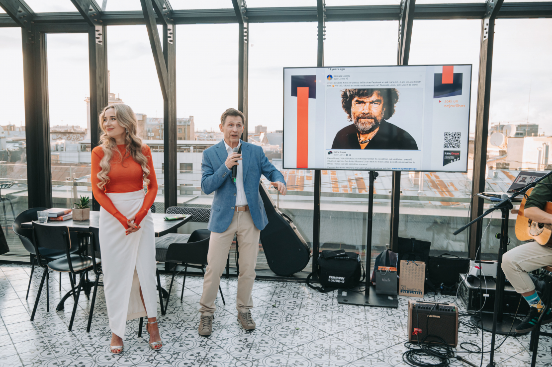 Kristaps Liepiņš un Kristīne Liepiņa prezentē grāmatu