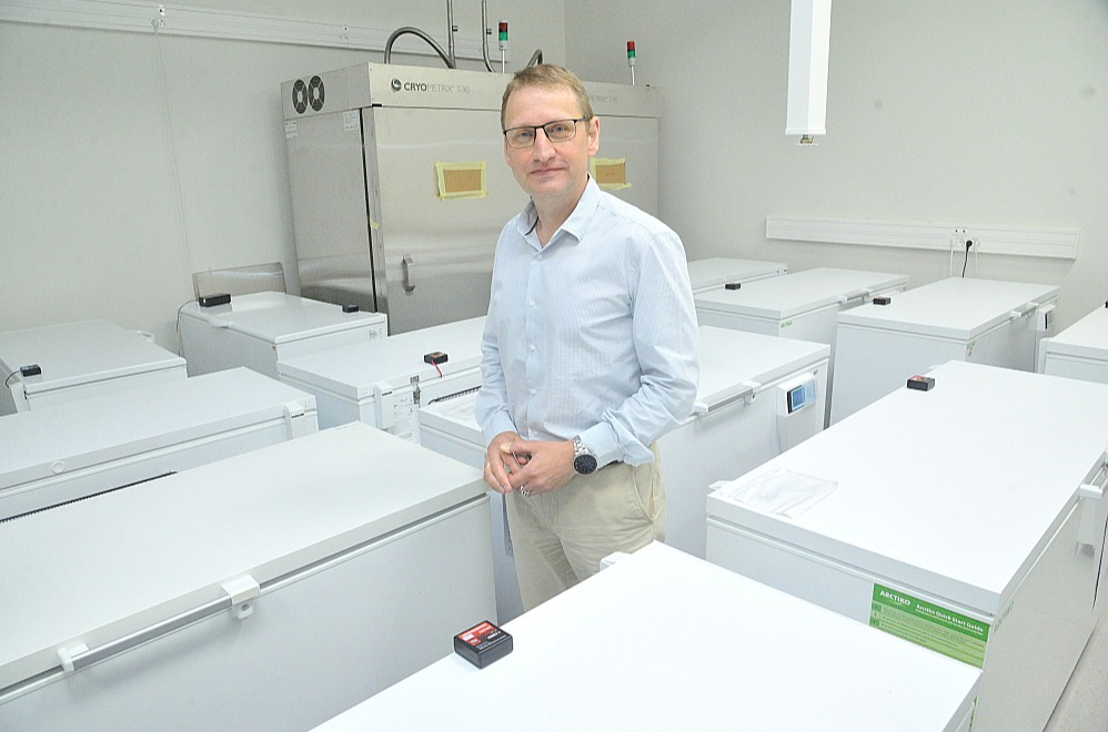 Profesors, molekulārbiologs Jānis Kloviņš: "Mums arī notiek ļoti intensīva vīrusu pētniecība, kas palīdz veidot vakcīnas. Ar dzīvnieku modifikāciju neaizraujamies."