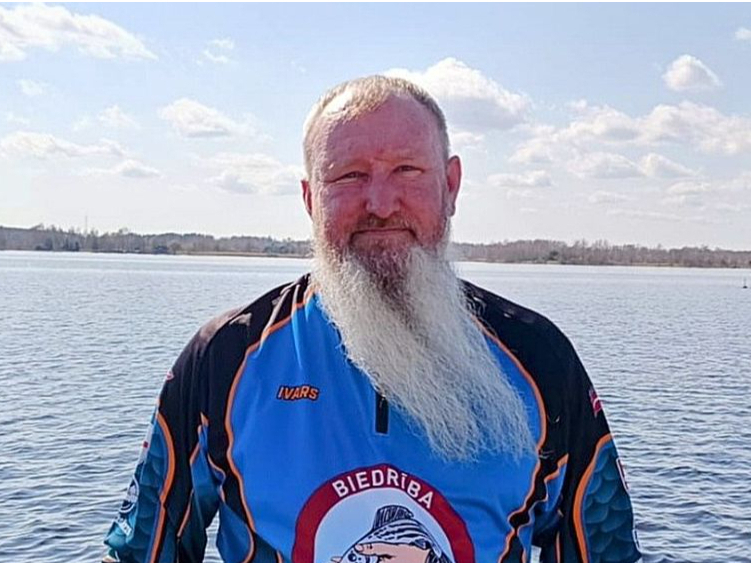 Ivars Dubra, biedrības "Mēs zivīm" vadītājs: "Kopumā piecpadsmit gadu laikā, kopš notiek vides iniciatīva zivju dabiskā nārsta iespēju veicināšanai, Daugavā būs izvietoti vairāk nekā pieci tūkstoši no egļu zariem gatavotu ligzdu, ko nārstam labprāt izmanto dažādu sugu zivis."