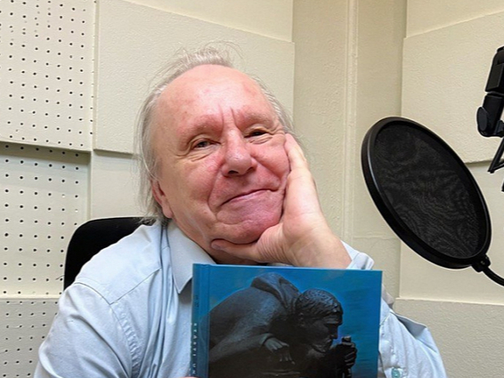 Andris Zeibots Latvijas radio studijā 2022. gadā. 