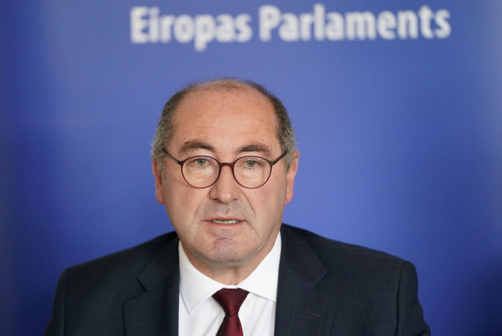 Eiropas Parlamenta (EP) Budžeta komitejas delegācijas vadītājs Latvijā Hēlders Sūza Silva (Portugāle).