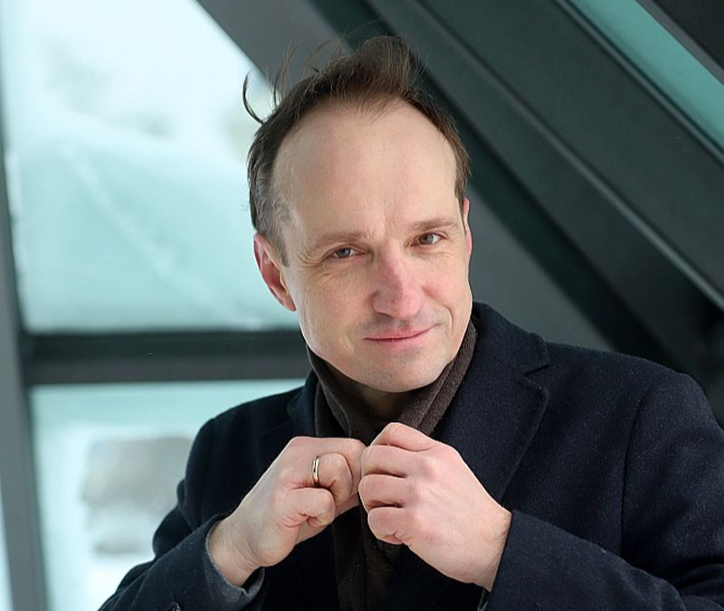 Kaspars Znotiņš: "Visa mūsu teātra būšana jau ir tāda diezgan nepraktiska nodarbe. Tu atnāc vakarā uz teātri, vienalga, vai tie būtu mēs, aktieri, vai jūs, skatītāji, un – ko darāt?"