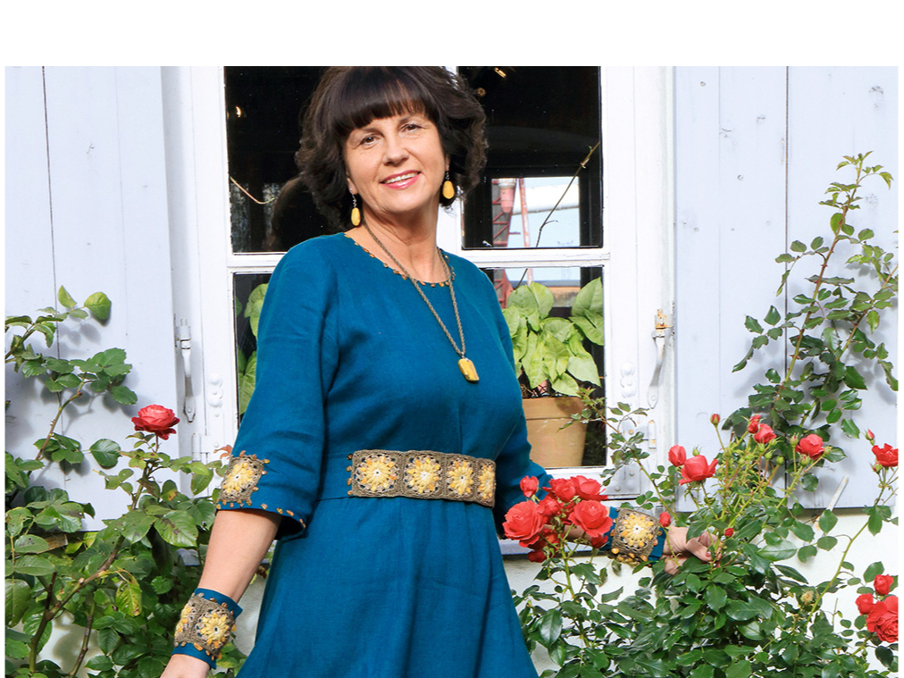 Tamborētas saulītes lina kleitai.