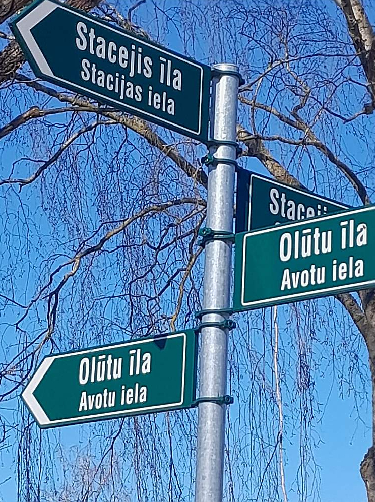 Kārsavā ielu nosaukumi ir arī latgaliešu valodā.
