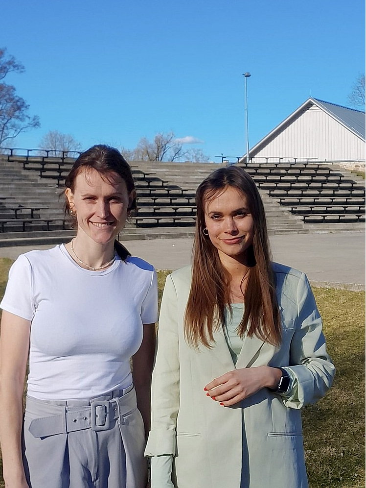 Māsas Katrīna Ločmele un Marta Vorkale izveidojušas mārketinga un komunikācijas studiju "Sistering". Jā, arī tāda Kārsavā vajadzīga.