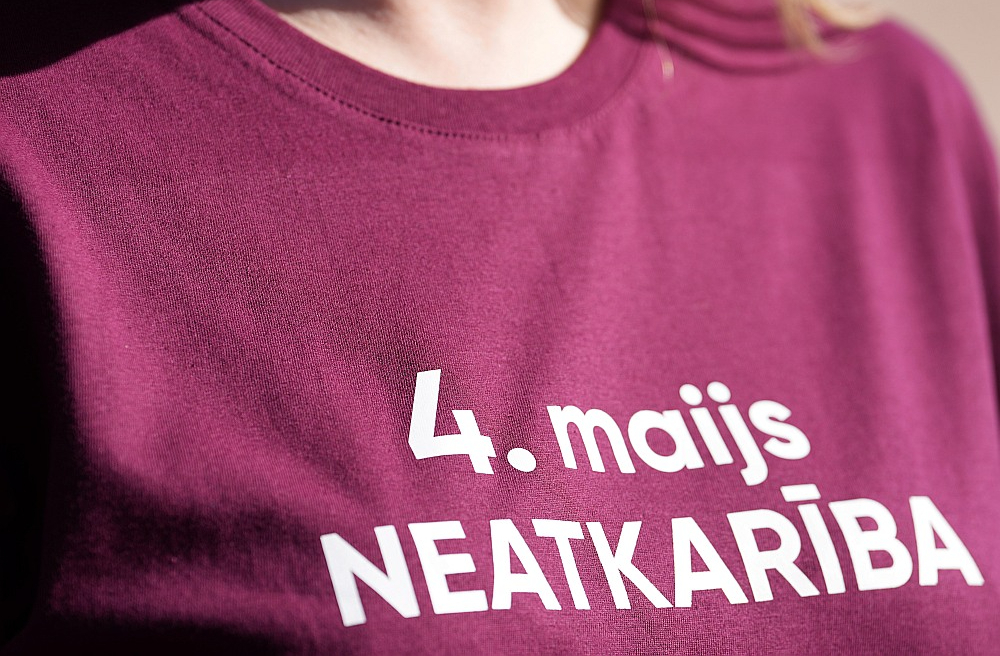 Latvijas Republikas Neatkarības atjaunošanas deklarācijas 35. gadadienā 4. maijā Saeimā notiks svinīgā sēde un svētku pasākumi norisināsies daudzviet Latvijā un ārvalstīs.
