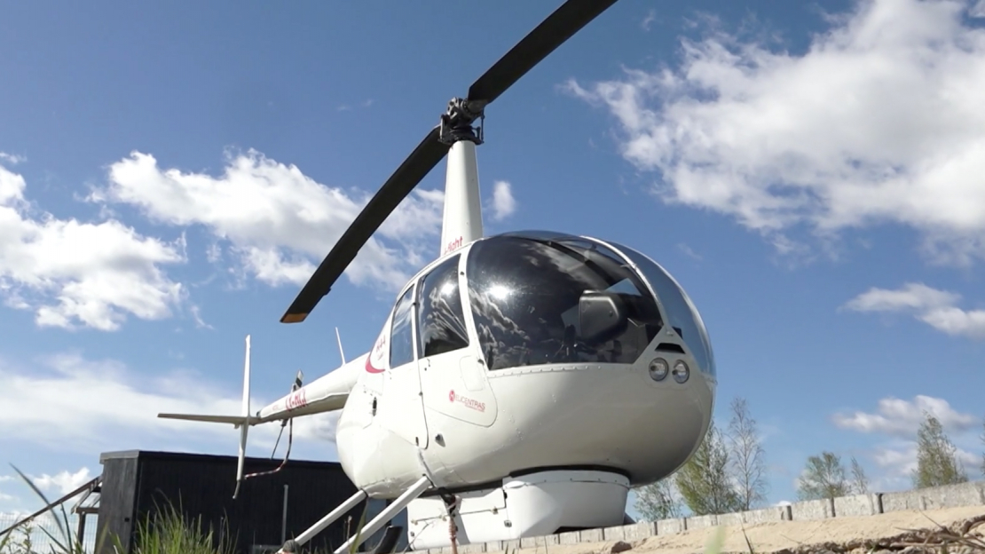 "Sadales tīkls" elektrolīniju apsekošanai izmanto pat speciālus helikopterus.