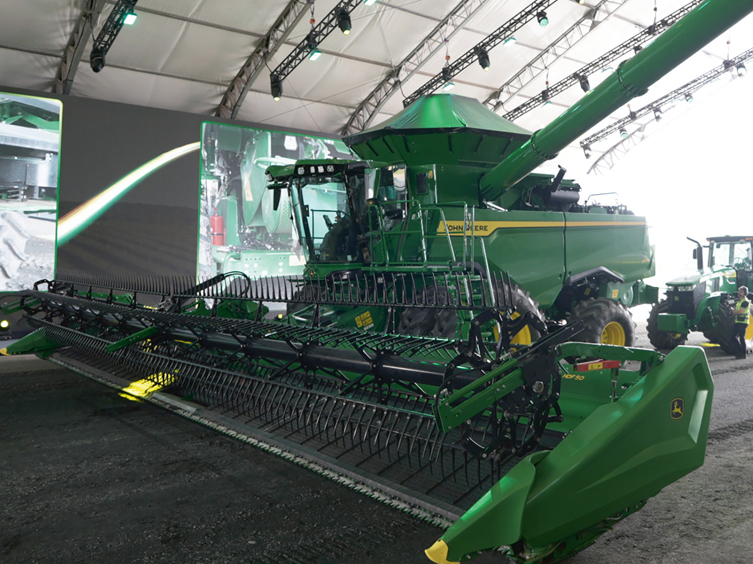 'John Deere Space 7' kombains.