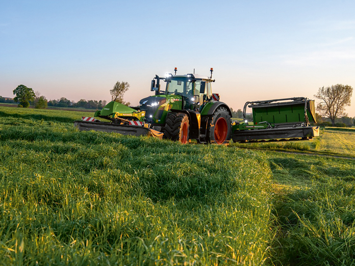 'Fendt' pļaujmašīna.