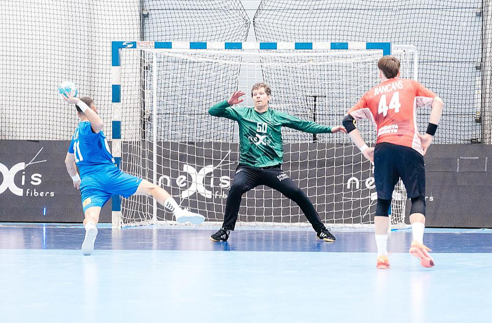 Handbola vārtsargs Raitis Puriņš ikdienā ir "Draugiem group" uzņēmuma "Mapon" globālās izaugsmes direktors, atbildot par mārketingu un pārdošanu.
