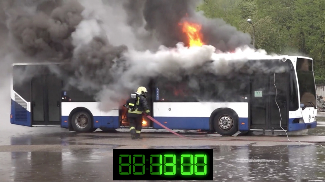 Autobusā uzliesmojusi litija baterija.