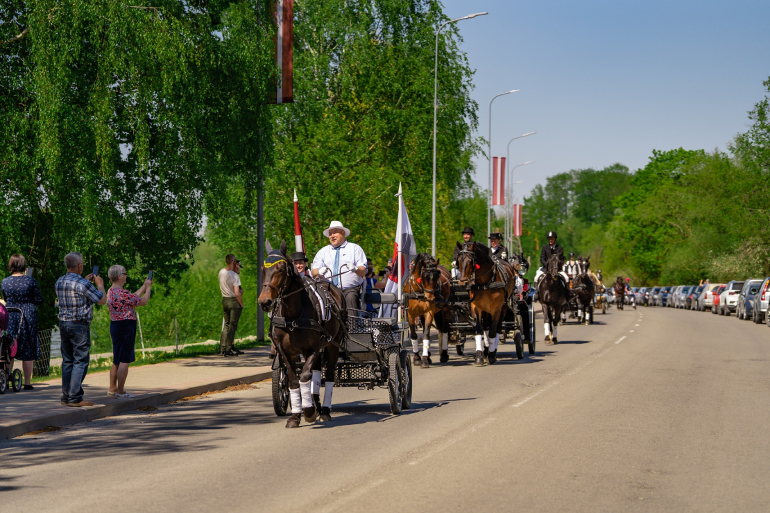 Vislatvijas zirgu parāde Balvos.
