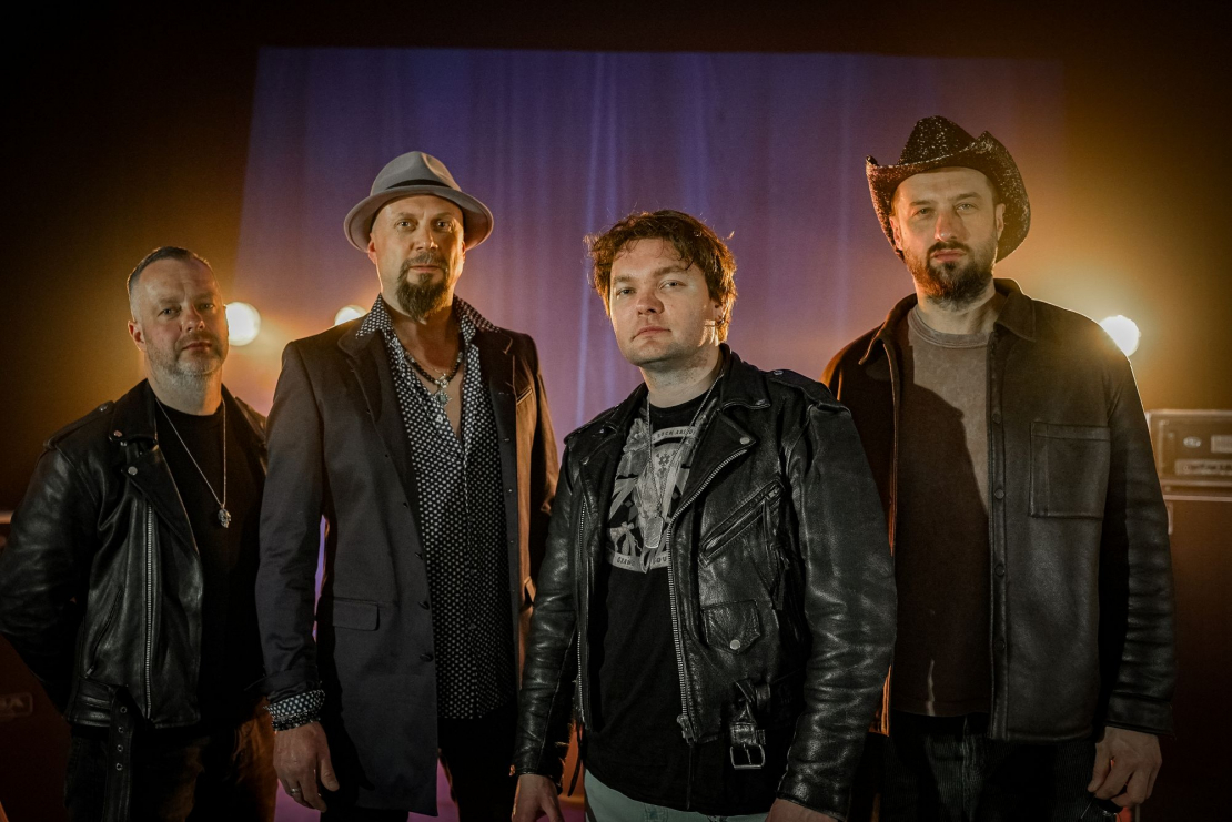 Grupa "Everstate". 